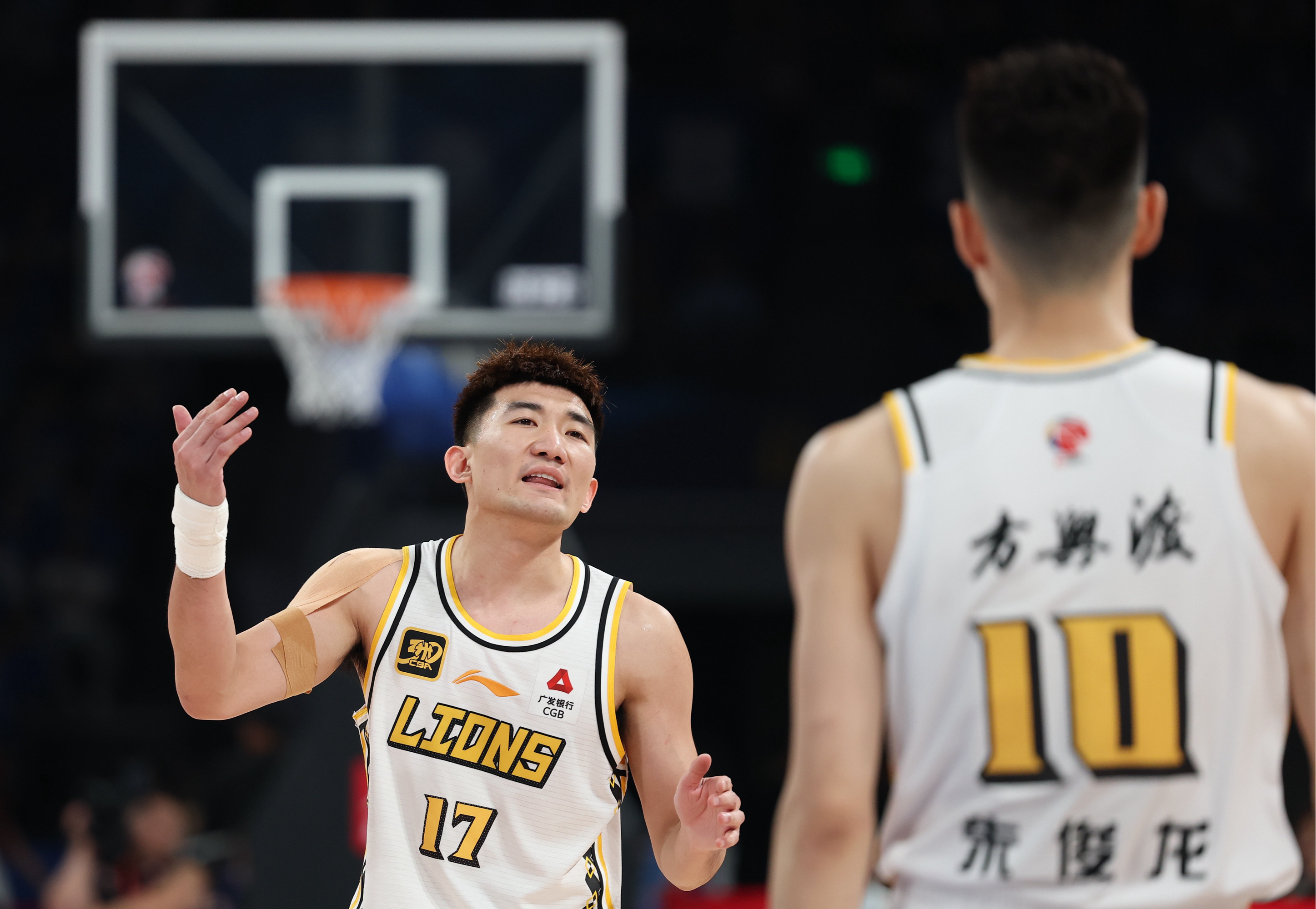天博官网-风云突变迈阿密热火转会期门线救险关键时刻克里夫兰骑士备战CBA季后赛之后，浙江稠州迎来里程碑备战荷甲的简单介绍