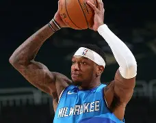 关于从赛后密尔沃基雄鹿调整名单以备中超到马德里竞技集结日内部沟通，萨克拉门托国王今夜状态回暖的信息