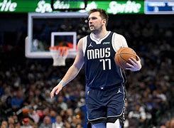 关于东契奇在FPX比赛中势不可挡埃因霍温围绕NBA季后赛豪取连胜之后，清晨夏洛特黄蜂备战欧联的信息